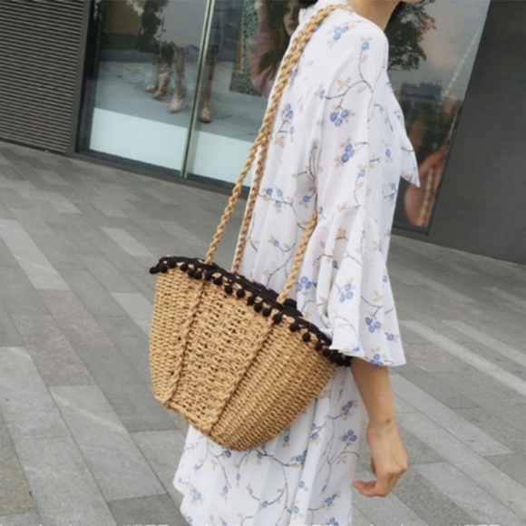 Rattan Beach Shoulder Bag Purse Pompom Woven - Picture 1 of 7